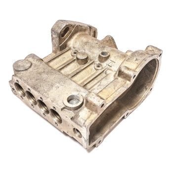 Korpus Pompy Wtryskowej 4-Cylindry URSUS C-385 / 83009921